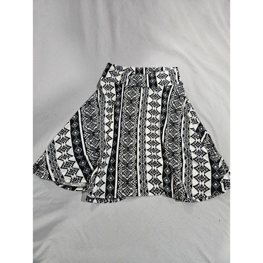 LuLaRoe Madison Skirt Black White Geometric Tribal Aztec Pleated Flare Size 12